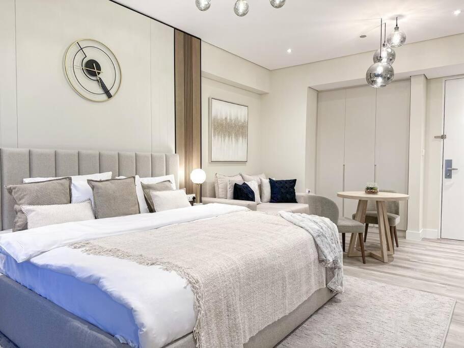 Cinematic View - Emaar Residences