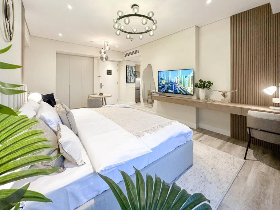 Cinematic View - Emaar Residences Apartment *